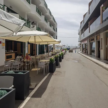 Lightbooking Lola Playa De Apartment *